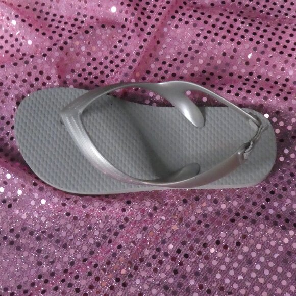 Unisex Grey Flip-Flops For Kids | Size 11 - Picture 6 of 12